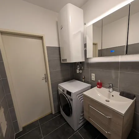 Flataid Obere Bahnstrasse - Grazer Messe Apartmán